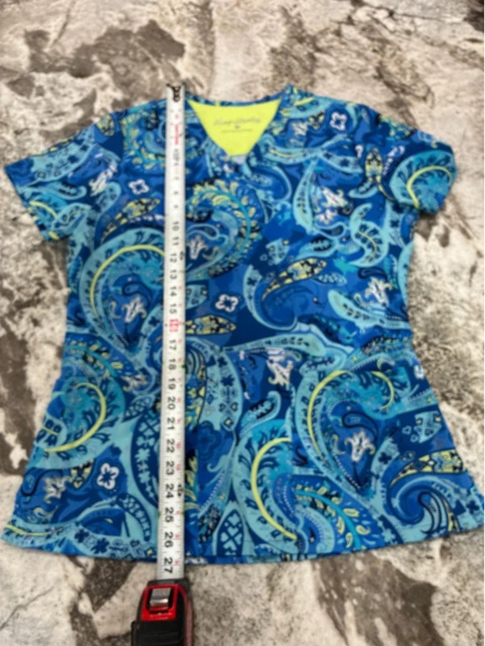 Easy Stretch Women's Blue Paisley Print V-Neck Scrub Top Size Small